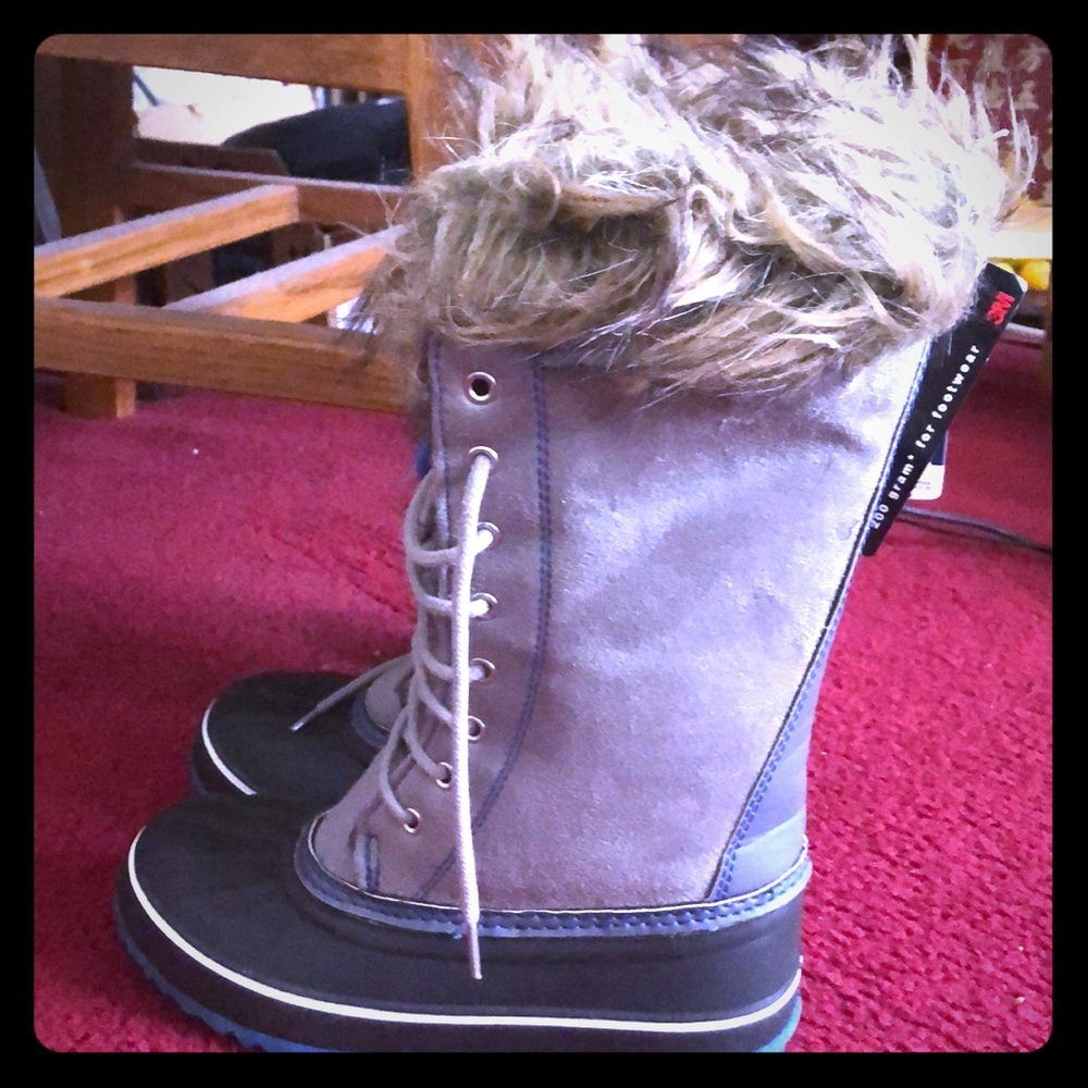 Snow boots size 6